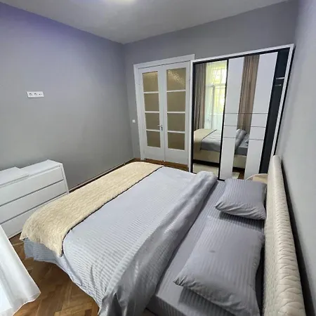 Star Apartment *